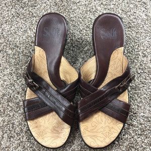 Sofft Women's 7.5 Brown Strappy Slip On Leather Sandals Slides CrissCross Buckle